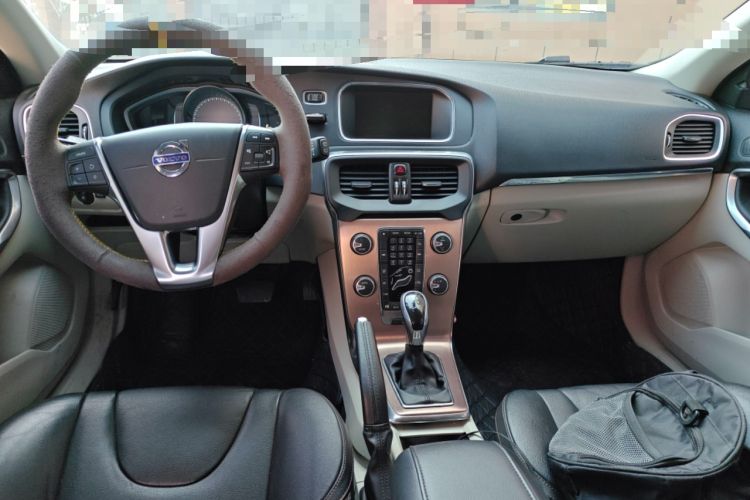 Used Volvo V40 2014 Cross Country T5 AWD Smart Luxury Edition
