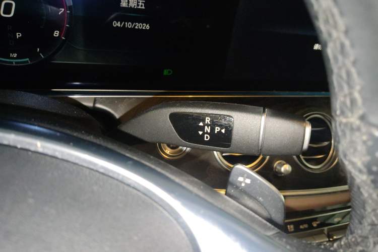 Used Mercedes-Benz E-Class 2018 Restyled E 300 L Sport Luxury Edition Gear Lever