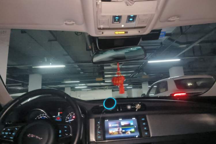 Used Jaguar XF 2016 XF 2.0T Two-Wheel-Drive Luxury Edition Headliner