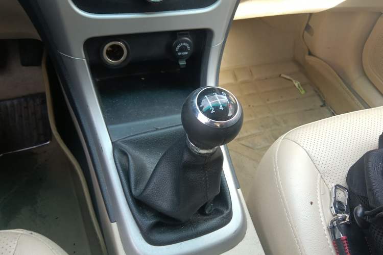 Used BYD F3 2015 Energy-Efficient Model 1.5L Manual Comfort Edition Gear Lever