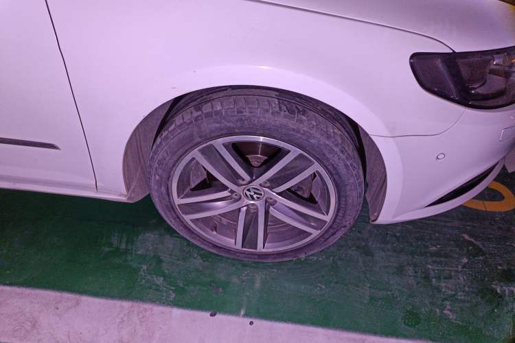 Used Volkswagen FAW-Volkswagen CC 2013 1.8TSI Luxury Model Right Front Wheel Hub