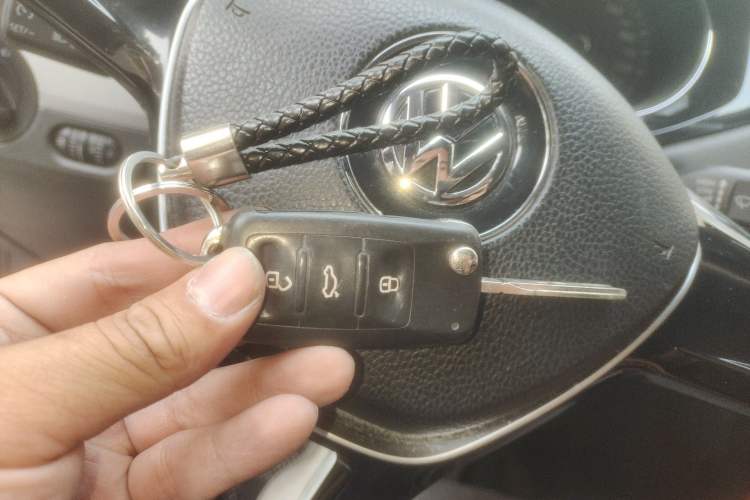 Used Volkswagen Sagitar 2015 230TSI Manual Comfort Version Vehicle Key