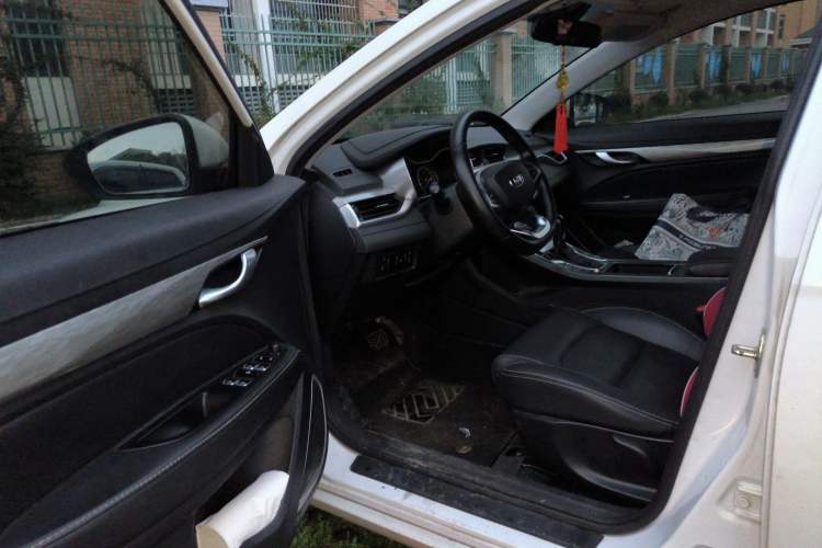 Used Geely Auto Emgrand 2019 Leading Edition 1.5L CVT Luxury Model China VI Standard Driver Seat