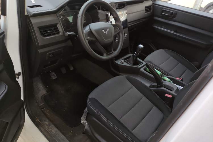 Used Wuling Hongguang PLUS 2019 1.5T Manual Standard Edition 5 Seats