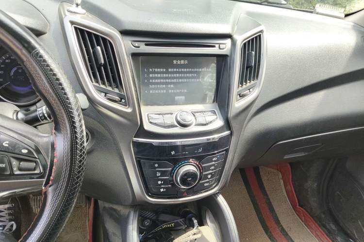 Used CHANGAN CS75 2014 2.0L Manual Leading Version China IV Standard
