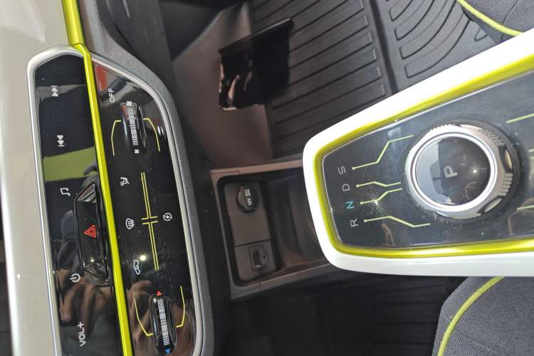 Used CHANGAN Benni E-Star 2022 Qingxin Edition Colorful Model Lithium-NMC
