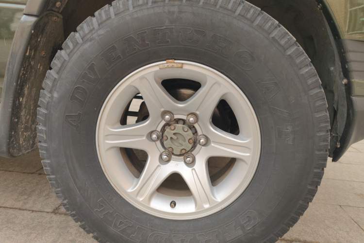 Used Leopaard Q6 2014 2.4L Two-Wheel Drive Version
