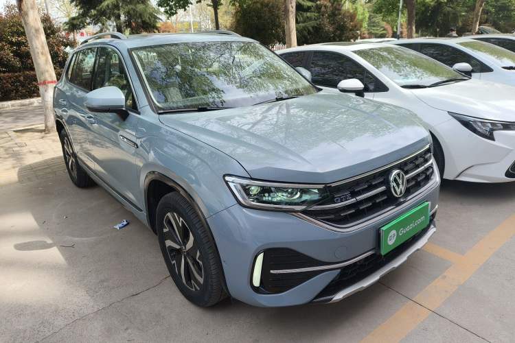 Used Volkswagen Tayron GTE Plug-in Hybrid 2023 280TSI Luxury Plus Advanced Edition Front Right 45 Deg