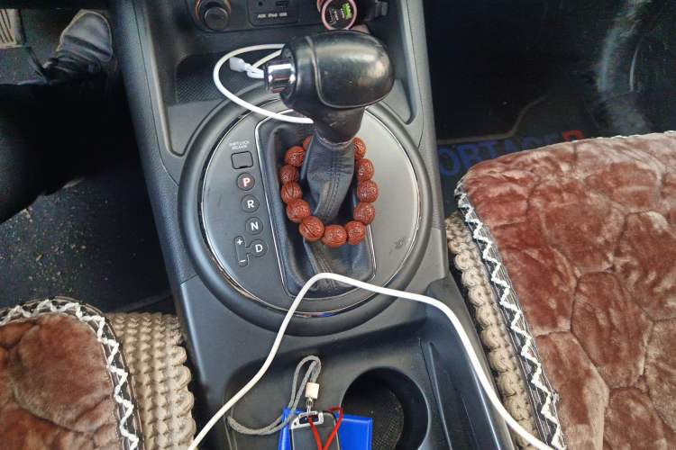 Used Kia Sportage R 2014 2.0L Automatic Two-Wheel Drive DLX Gear Lever