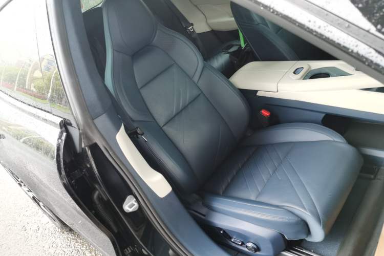 Used Zeekr 001 2024 WE Edition 95 kWh All-Wheel Drive Right Front Seat