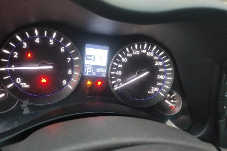 Used Infiniti Q70 2013 Q70L 2.5L Comfort Edition Odometer Close Up