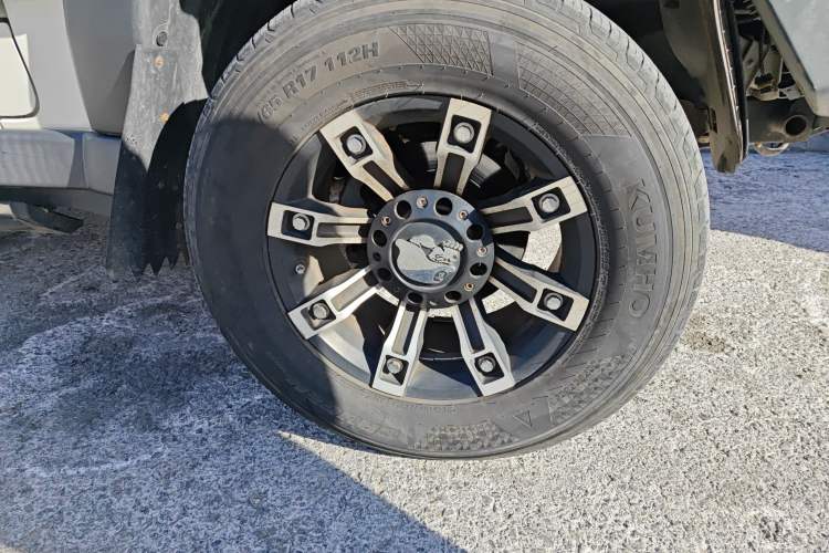 Used BAIC Off-Road BJ40 2016 40L 2.3T Automatic All-Wheel Drive Premium Edition Right Front Wheel Hub