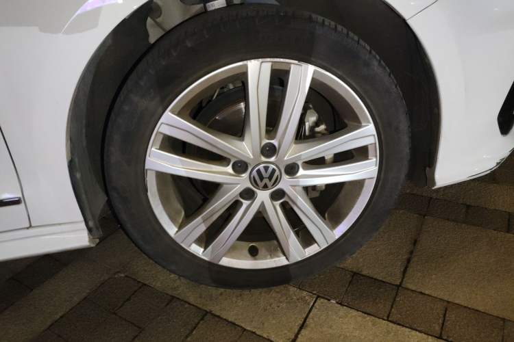 Used Volkswagen Sagitar 2018 280TSI DSG Ignite Edition Right Front Wheel Hub