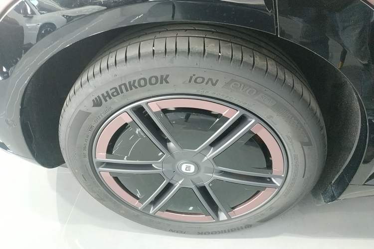 Used Xiaomi Auto YU7 2025 Ultra-Long Range High-Performance All-Wheel-Drive Max Edition Right Rear Wheel Hub