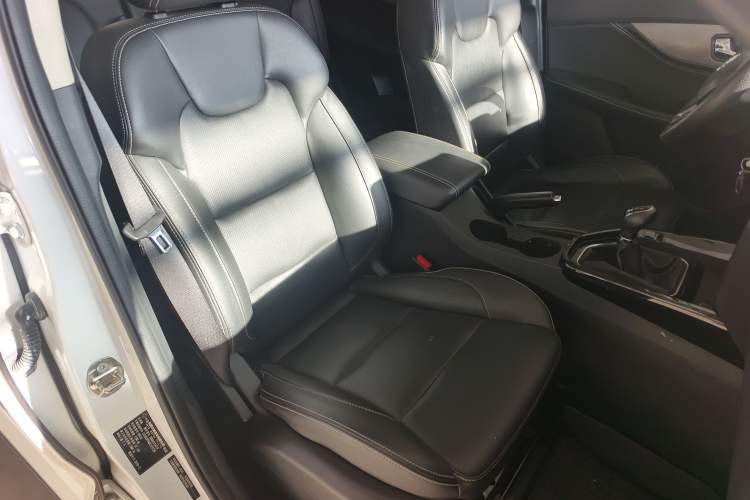 Used Dongfeng Fengon S560 2018 1.8L Manual Urban Model 7 Seats