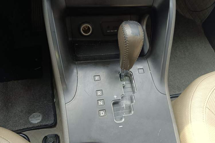 Used Hyundai ix35 2012 2.0L Automatic 4x4 Prestige Edition GLS Gear Lever