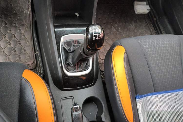 Used Baojun 310 2016 1.2L Manual Fashionable Edition Gear Lever