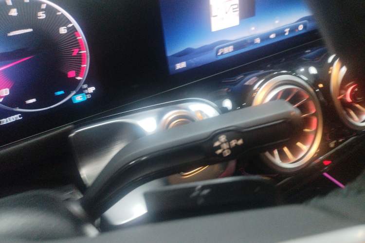 Used Mercedes-Benz GLB 2024 Refresh GLB 220 Fashion Edition Gear Lever