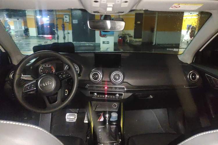 Used Audi Q2L 2018 35 TFSI Fashion Dynamic Version China VI Emission Standard Headliner