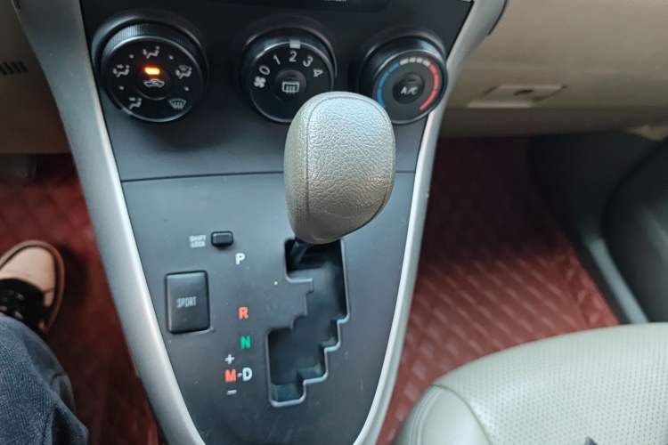 Used Toyota Verso 2014 Starlight 180E CVT Elite Edition Gear Lever