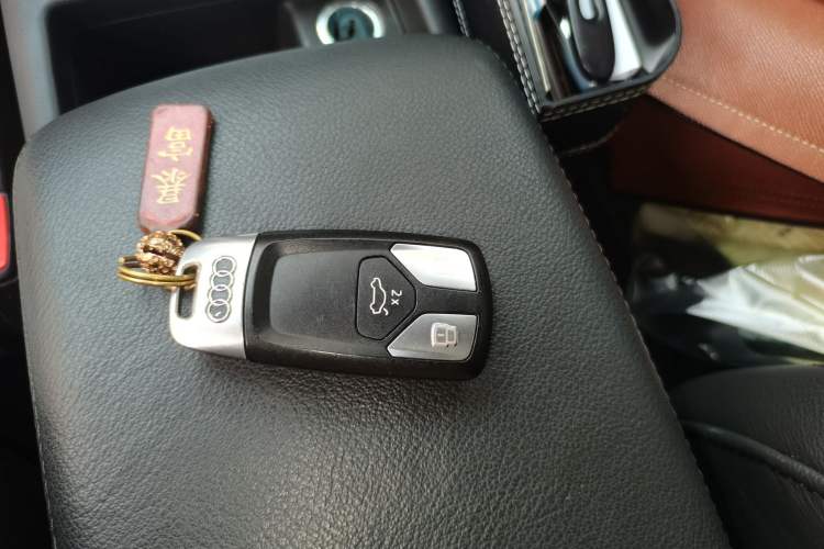 Used Audi A4L 2019 40 TFSI Fashion Edition China VI Emission Standard Vehicle Key