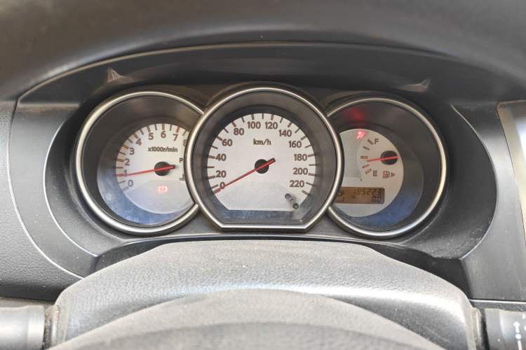 Used Nissan Livina 2010 Jingyue Edition 1.6L Automatic All-in-One Model
