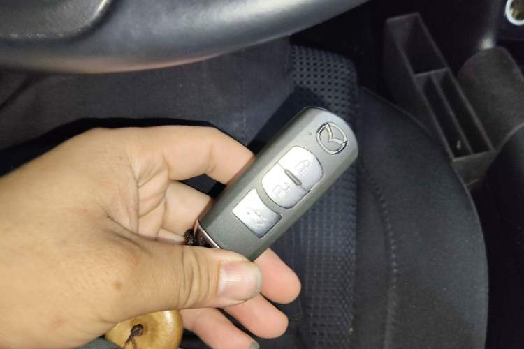 Used Mazda 3 Axela 2017 Sedan 1.5L Automatic Luxury Model Emission Standard China V Vehicle Key