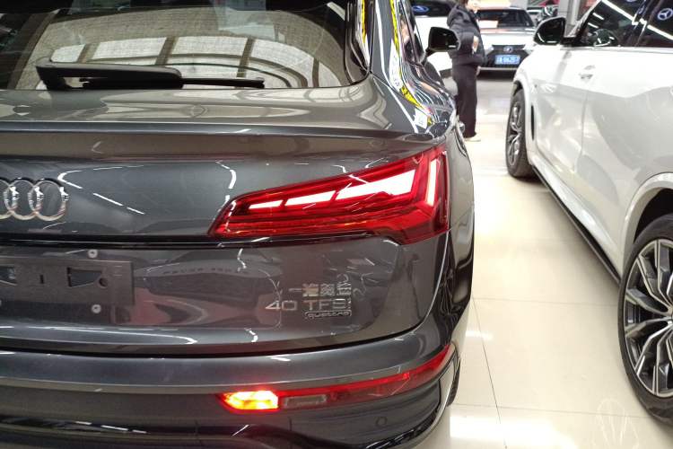 Used Audi Q5L Sportback 2021 40 TFSI Enjoy Life Edition Right Rear Taillight