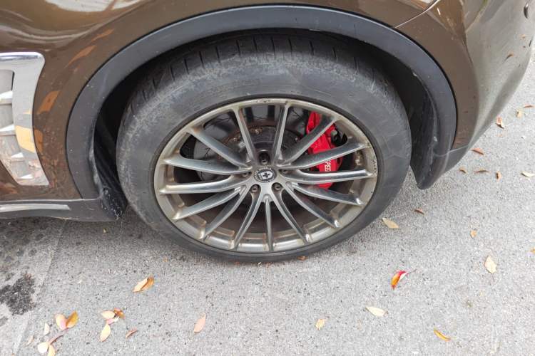 Used Infiniti QX70 2013 3.7L Standard Edition Right Front Wheel Hub