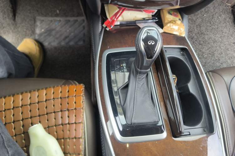 Used Infiniti QX60 2016 2.5 S/C Hybrid Two-Wheel-Drive Excellence Edition China V Standard Gear Lever