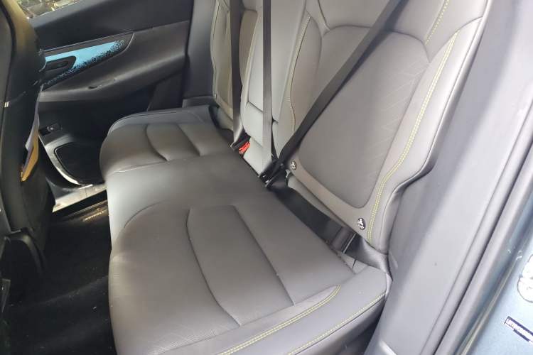 Used Lynk & Co 08 EM-P 2025 220 km All-Wheel-Drive Performance Halo