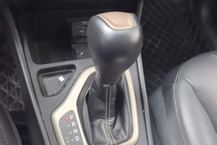 Used Jeep Cherokee 2016 2.4L Leading Edition Gear Lever