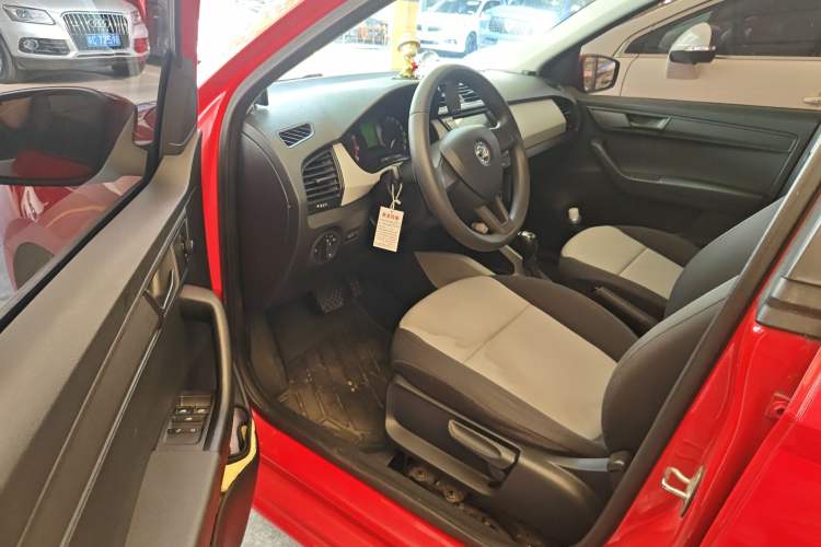 Used Skoda Fabia 2015 1.4L Automatic Front-Drive Model Driver Seat