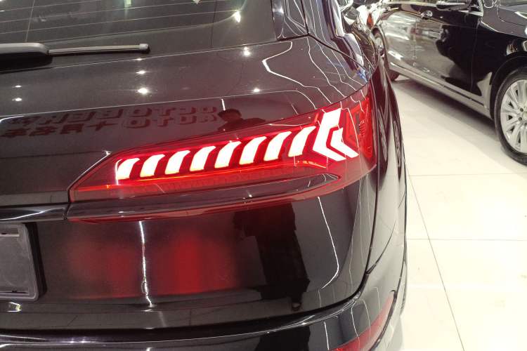 Used Audi Q7 2021 55 TFSI quattro S line Sport model
