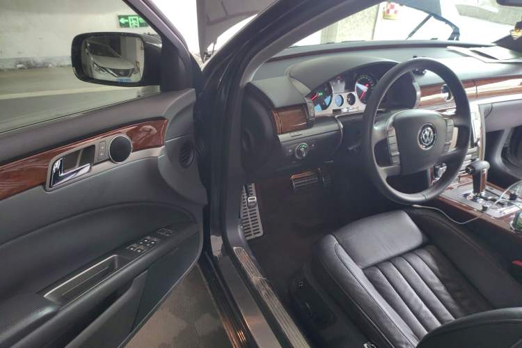 Used Volkswagen Phaeton 2012 3.0L Business Edition Driver Seat
