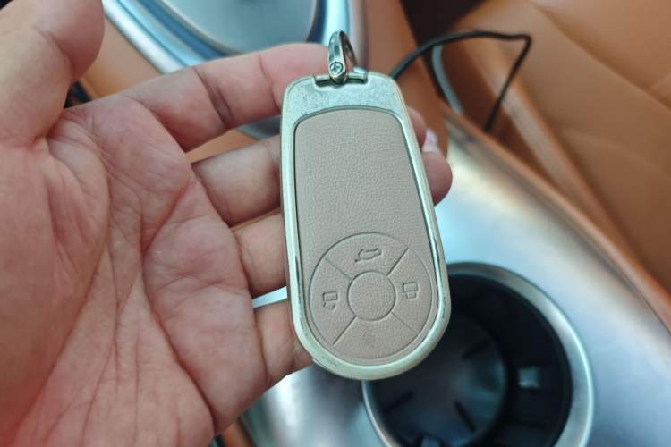 Used ORA Lightning Cat 2022 555 km Luxury Edition Vehicle Key