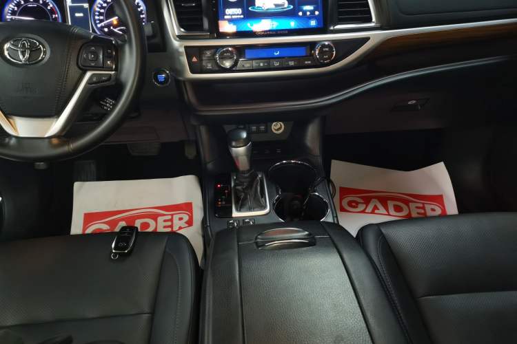 Used Toyota Highlander 2018 2.0T Four-Wheel Drive Luxury Version 7 Seats China VI Standard
