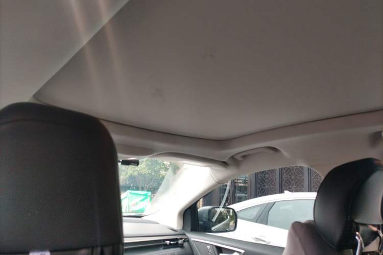 Used Ford Edge 2021 PLUS EcoBoost 245 Two-Wheel-Drive Platinum Edition 5 Seats Headliner