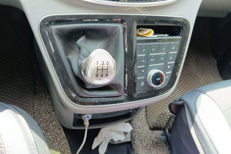 Used JAC Refine M4 2016 2.0L Manual Luxury Version