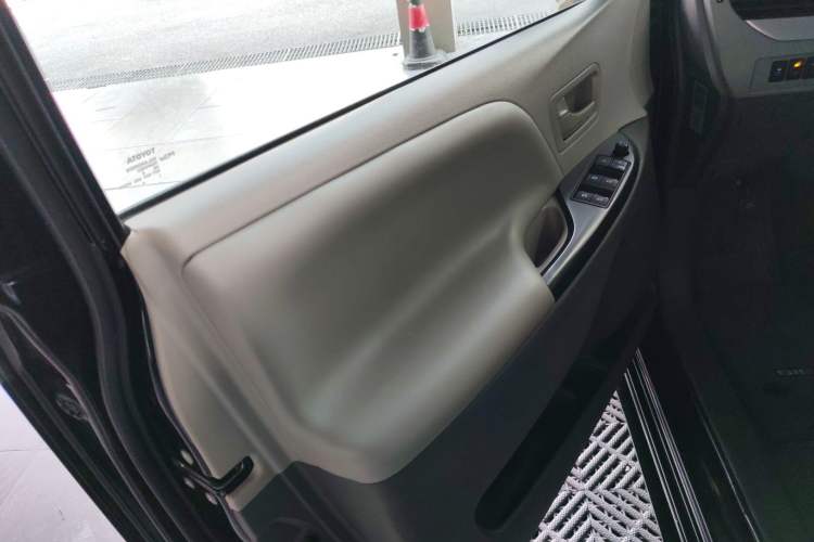 Used Toyota Sienna 2016 3.5L Two-Wheel Drive 7-Seater Parallel Import