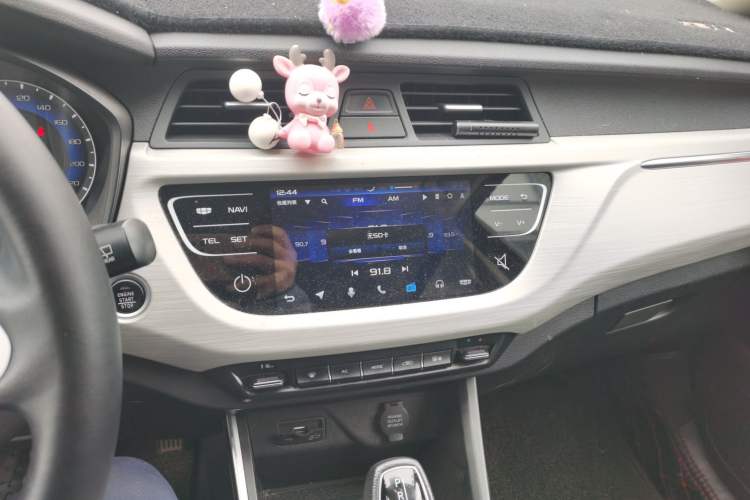 Used Geely Auto Vision X3 2020 1.5L CVT Luxury Model Audio And AC Panel