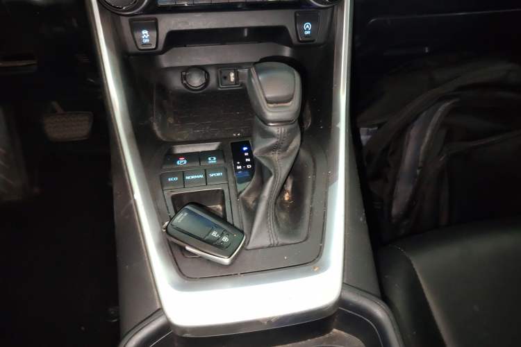 Used Toyota RAV4 2021 2.0L CVT Two-Wheel Drive Fashion Edition Gear Lever