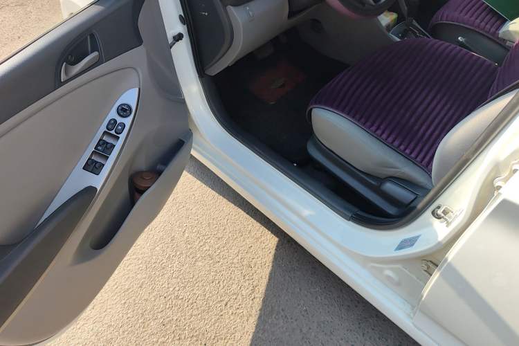 Used Hyundai Verna (older generation) 2014 1.4L Automatic Smart GLS Driver Seat