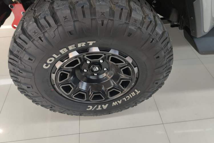 Used Jeep Wrangler 2019 2.0T Sahara Four-Door Version China VI Emission Standard