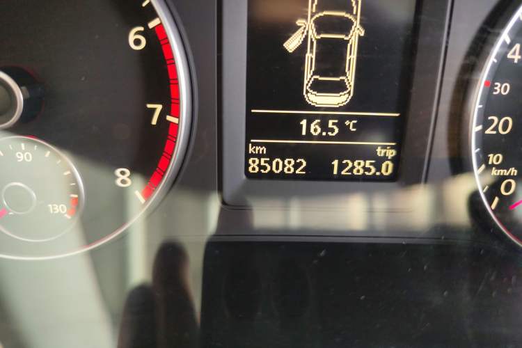 Used Volkswagen Sagitar 2012 1.8TSI Automatic Flagship Edition Odometer Close Up