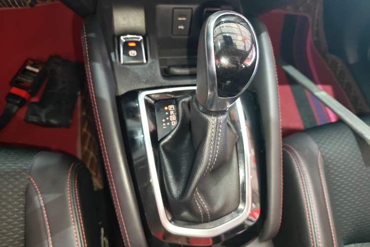 Used Nissan Qashqai 2019 2.0L CVT Luxury Edition Gear Lever