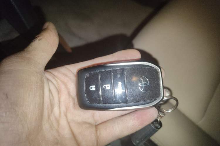 Used Toyota Camry 2012 Luxurious Edition 2.5HG Zunrui