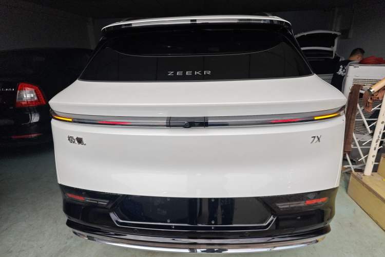 Used Zeekr 7X 2025 75 kWh Rear-Wheel Drive Intelligent Driving Version
