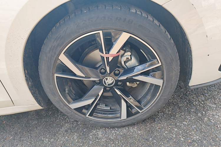 Used Skoda Octavia 2022 PRO TSI280 Luxury Edition Right Front Wheel Hub