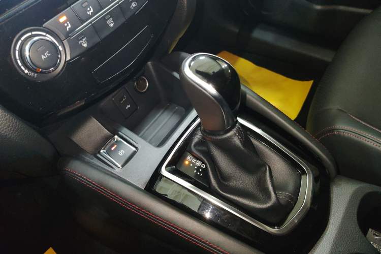 Used Nissan Qashqai 2021 2.0L CVT Luxury Edition Gear Lever